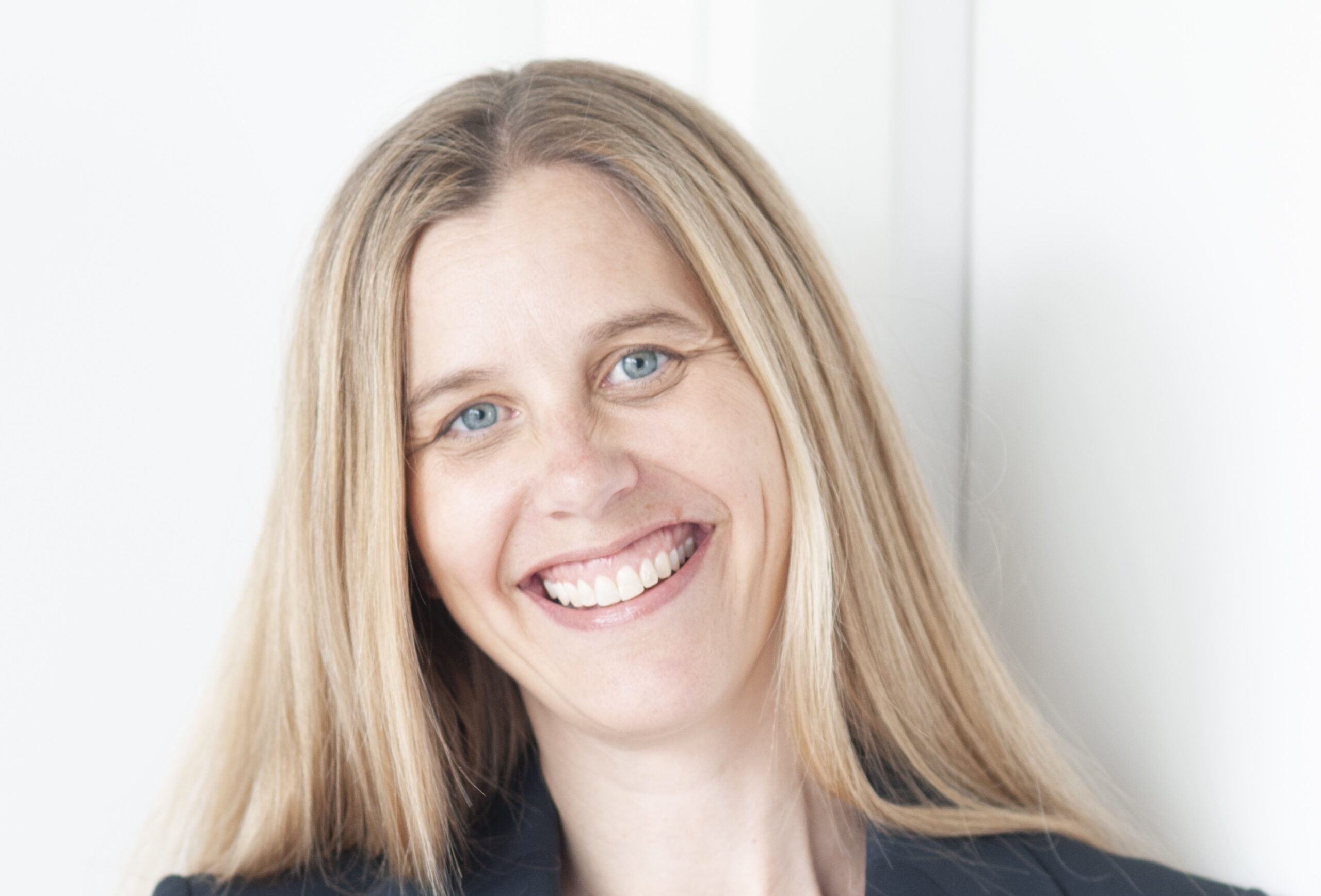 Aliina Rowe Headshot - Featured