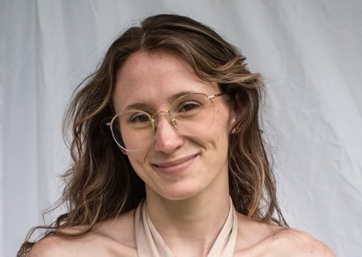 Sarah Fulton Headshot - Featured The Leader Assistant Podcast